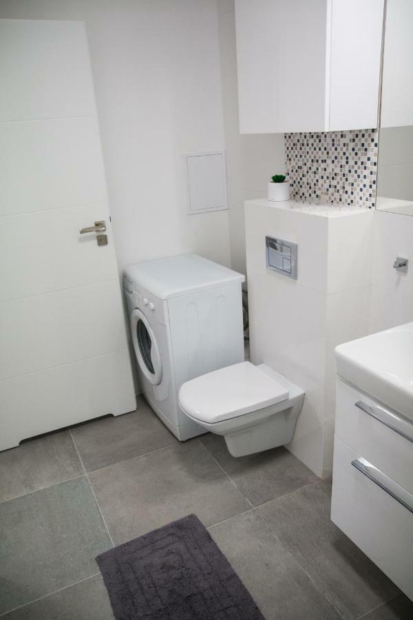 F&j Apartment *
