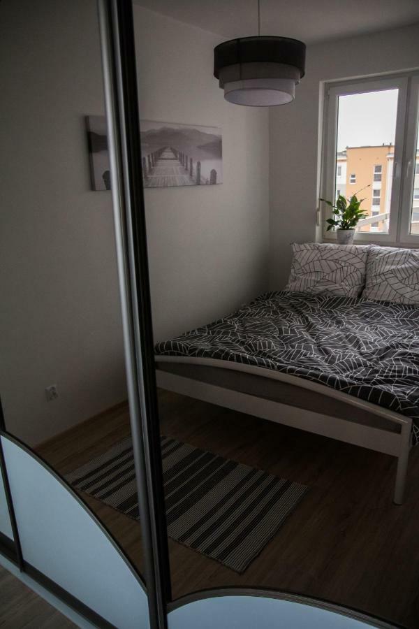 F&j Apartment *